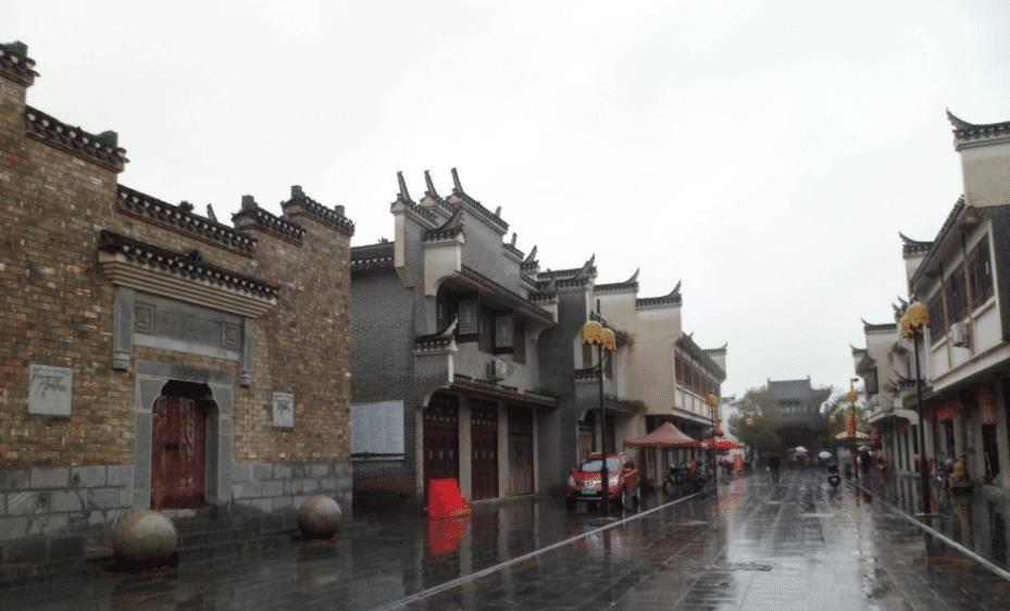 记者:卡塔尔能帮的已经尽力了,就怕赛后全是孙红雷的经典梗图